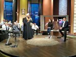 الليثى يرقص بالعصا مع «متقال»