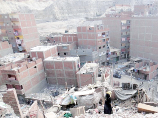 وزير الإسكان: استراتيجية قومية لتطوير العشوائيات و13 مليون يورو لـ  9 مناطق بالقاهرة