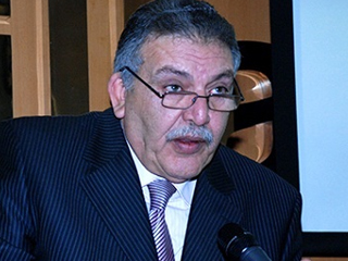 الوكيل يرفض اقتراحات الحكومة بمنع الاستيراد لتوفير الدولار