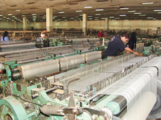 الحكومة تدرس إجراءات لحماية الصناعة المحلية