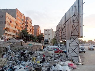 استياء من جدار عازل لإخفاء قمامة منشأة ناصر