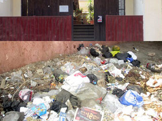 مدارس «شبرا» تستغيث من القمامة