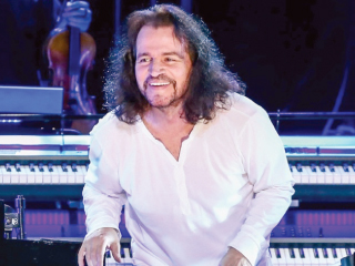 «يانى» يقيم حفلين تحت سفح الأهرامات