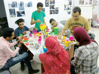 سحر المسرح الأسود يخطف أبناء الصعيد