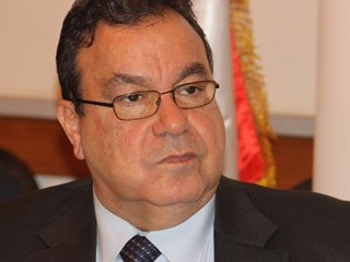 البهى: الحكومة لم تتراجع عن القيمة المضافة.. ونرفض ترقيع قانون المبيعات