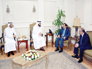 «الملا» يستعرض بتروكيماويات محور السويس مع «أبيكورب»