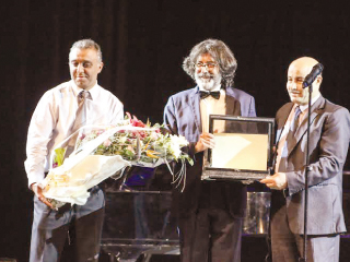 الأسعد الجاموسى مدير مهرجان قرطاج: لم نوجه  دعوة رسمية سوى لعرض «زوايا» لفرقة الورشة!