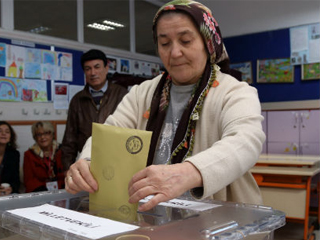 تركيا تنتخب برلمانها وسط قمع إعلامى ومخاوف من التزوير