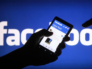 شاب ينتحل صفة فنانة ويساوم القاصرات بمقاطع  فيديو على «فيس بوك»