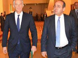 تونى بلير يربك الحضور.. وأول ظهور لصلاح دياب