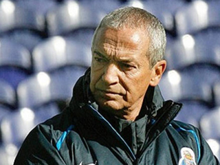 فيريرا يصل القاهرة الأحد.. ويحكم الرقابة على لاعبى الزمالك فى الإجازة