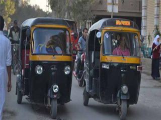 اشتعال الأزمة بين المحافظة وأصحاب التوك توك