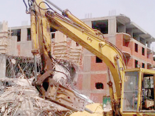 العادلى: نفذنا 270 حالة إزالة للمبانى.. وإغلاق 120 محلاً تجارياً مخالفاً