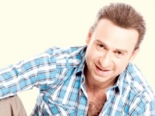 نضال الشافعى مستمر فى تصوير «شطرنج»