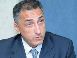 عامر يثبت سعر صرف الجنيه بعد توليه المنصب رسمياً