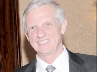 تعيين توماس رئيسا مؤقتا للجامعة الأمريكية