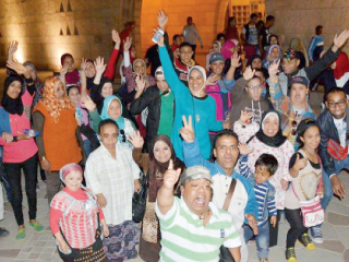 ذوو الاحتياجات المشاركين فى قطار الشباب يزورون متحف «النوبة»