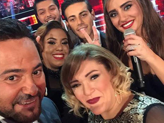 الحلانى يغازل مذيعة «the voice»: السيلفى «حجة» من أجل «البوسة»