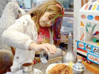 كشرى وكفتة وملوخية باللحمة