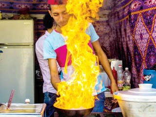 «مواقف المصريين مع مصور الشارع»