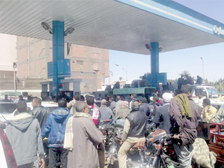 المالية تنتهى من طباعة 5.7 مليون كارت ذكى للبنزين والسولار