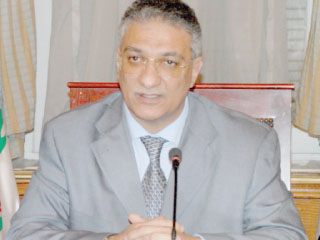 بدر: الديمقراطية وتطبيق اللامركزية على رأس أولوياتنا