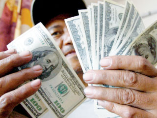 الاحتياطى النقدى فى طريقه للتعافى.. وأزمة الدولار تتلاشى