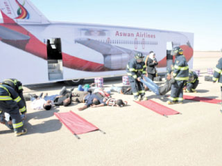 تجربة محاكاة للعثور على قنبلة بمطار أسوان