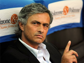 مورينيو يعرض خدماته على مانشستر يونايتد