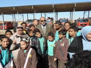 مدير أمن أسوان يلتقى 30 تلميذاً أثناء زيارتهم «الحماية المدنية»