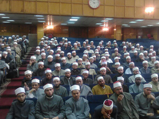 2015 عام تحسين دخل الأئمة .. ومنع الجماعات استغلال المساجد