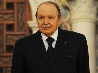 بوتفليقة يوافق على تعديل دستور الجزائر ويختار البرلمان لتمريره