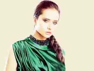 نيللى كريم تعيش حالة اضطراب  سياسى فى «اشتباك»