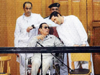 مصر تسترد «أموال» مبارك ونجليه المهربة فى الخارج