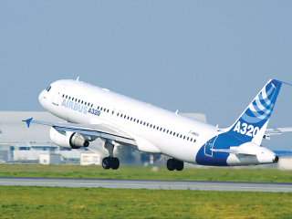 «إيرباص» تؤجل تسليم أولى طائراتها 320 الجديدة