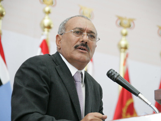 اليمن: «صالح» يهدد الحوثيين بالطرد من صنعاء .. والتحالف يقصف «الحديدة»