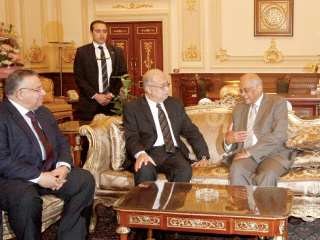 خطاب الرئيس وبيان الحكومة  أمام البرلمان نهاية يناير