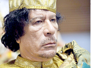 كتاب أمريكى يبرئ القذافى.. ويؤكد تورط الخمينى فى اختفاء «الصدر»