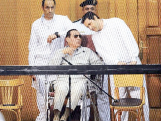 سويسرا تبدأ خطوات رد «640 مليون يورو» فى حسابات باسم مبارك