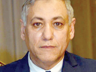 أبو العز يضع  خطة عمل جديدة للقابضة للمطارات