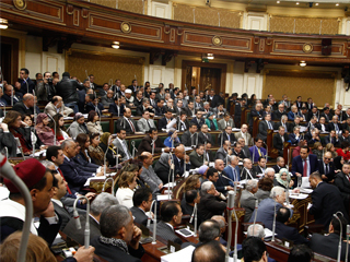 ارتباك فى أولى جلسات التصويت الإلكترونى لعدم تطابق المصوتين