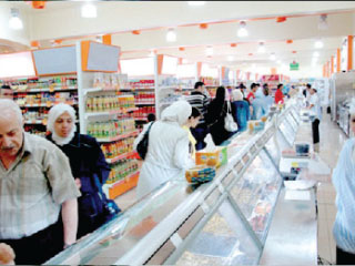 حنفى: توافر جميع السلع التموينية وفارق نقاط الخبز لدى مخازن «الجملة والبقالين»