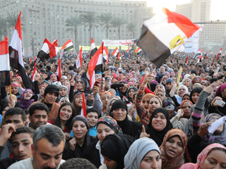 خبراء: مرحلة وسط بين الثورة والانتفاضة