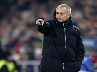 مورينيو يغازل إدارة مانشستر يونايتد