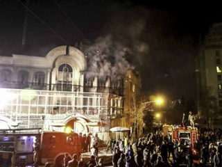 طهران تدعو الرياض لتخفيف التوتر بين البلدين