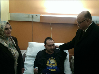 مدير أمن القاهرة يزور المصابين من الشرطة للاطمئنان عليهم ويهنئهم بالعيد