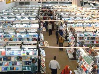 إقبال متوسط فى أول أيام معرض الكتاب