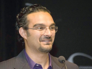 «ميسرة»: الاحتفاء بالشباب واضح.. «نبيل»: الإقبال على الكتب المترجمة.. «رمضان»: قلة حركة البيع والشراء