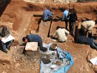 التنقيب عن الآثار.. «وهم» الثراء السريع على جثث الفقراء