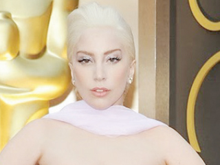 ليدى جاجا توجه تحية لروح بووى فى حفل «غرامى»